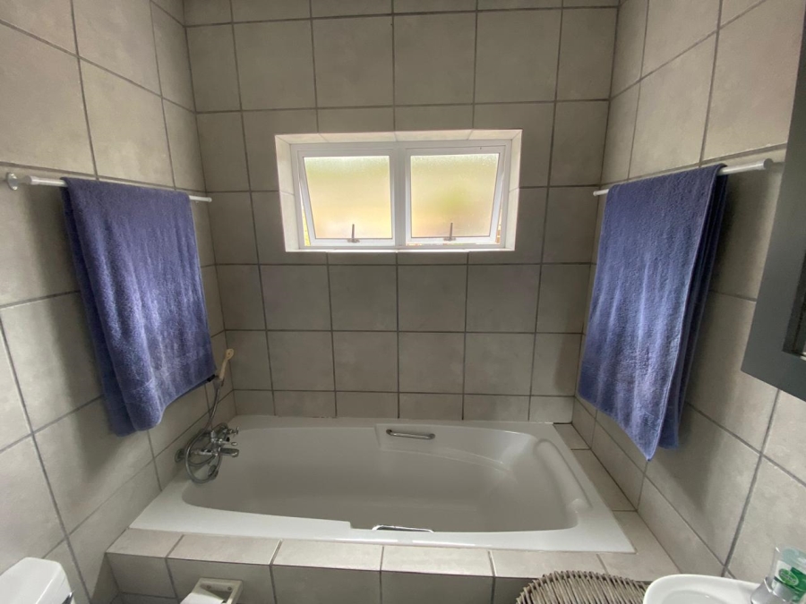 4 Bedroom Property for Sale in Jongensfontein Western Cape